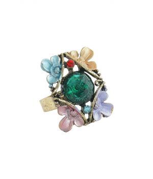 Bronskleurige ring met bloem ornamenten en esmerald steen