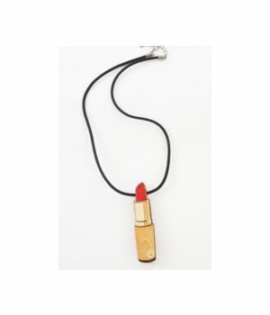 halsketting met uit hout gesneden rode lippenstift hanger