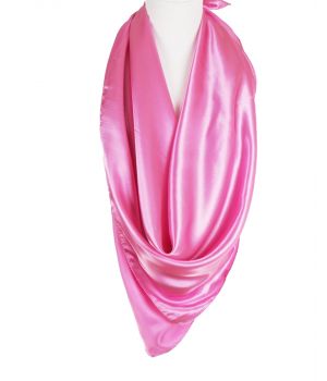 Roze satijnen sjaal